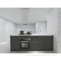Trendy minimalistische moderne graue und weiße Küchenschränke